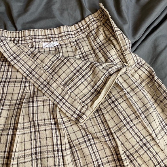 Plaid mini skirt - Picture 2 of 2